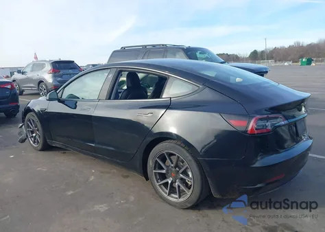 2021 Tesla Model 3 Standard Range Plus Rear-Wheel Drive z USA, uszkodzony, nr VIN 5YJ3E1EA4MF085616